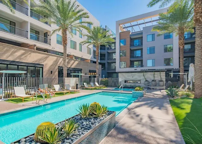 Heart Of 1bd With Pool Gym Parking