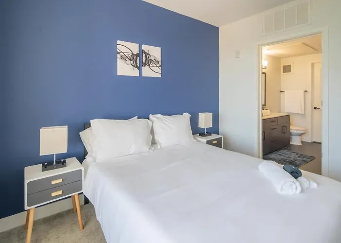 Apartment Heart Of 1bd With Pool Gym Parking *