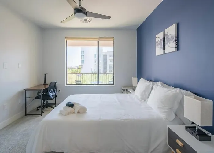 Apartment Heart Of 1bd With Pool Gym Parking