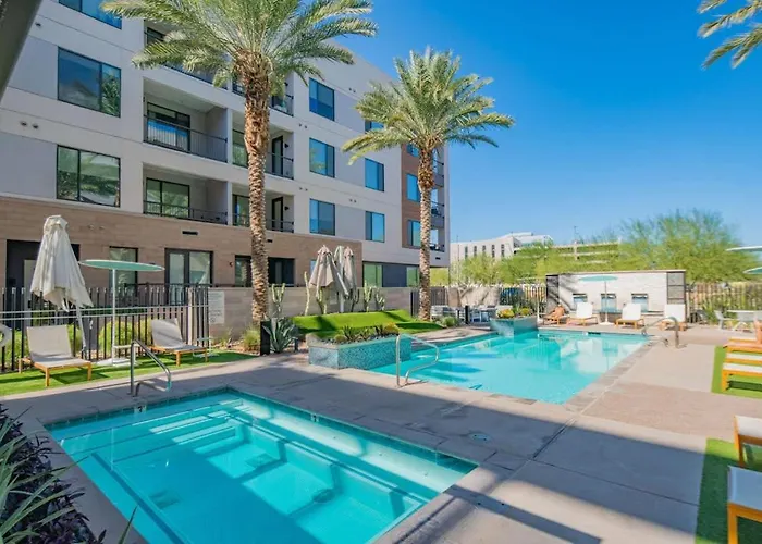 Heart Of 1bd With Pool Gym Parking Apartment